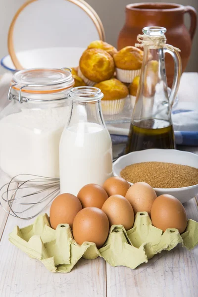 Ingredientes para cocinar magdalenas o magdalenas — Foto de Stock