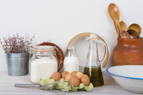 Ingredientes para cocinar magdalenas o magdalenas — Foto de Stock