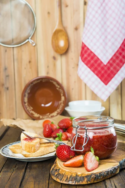 Marmellata di fragole fatta in casa — Foto Stock