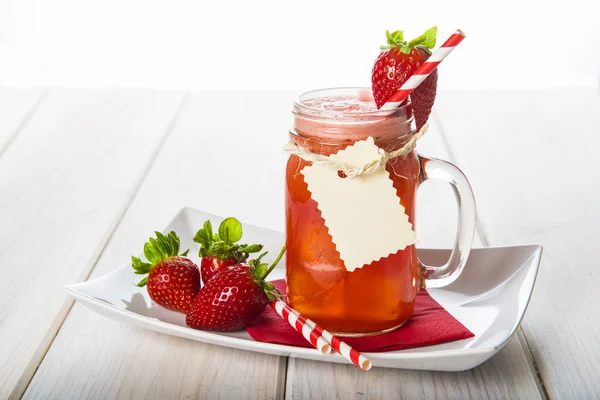 Erdbeer-Smoothie im Glas — Stockfoto