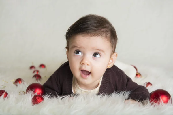 Baby flicka i hennes första jul — Stockfoto