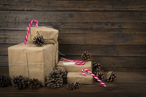 Noel hediyeleri ve şekerler