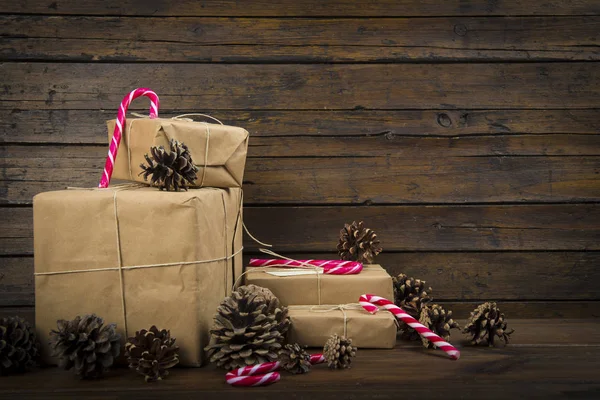 Noel hediyeleri ve şekerler