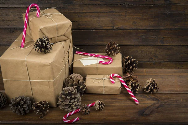 Noel hediyeleri ve şekerler