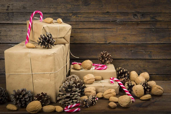 Noel hediyeleri ve şekerler