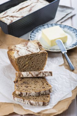 Çavdar ekmek ve tereyağı