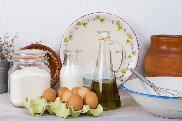 Ingredientes para cocinar magdalenas o magdalenas — Foto de Stock