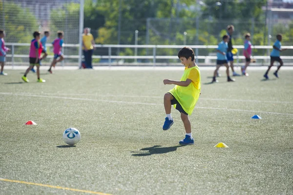 Mladý fotbalista v školení — Stock fotografie