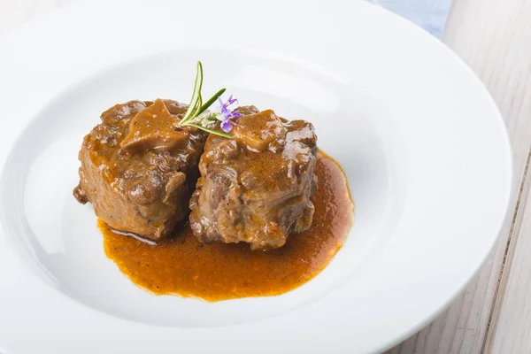 Oxtail stew decorated with rosemary flowers — Stock Photo, Image