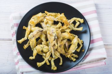 Fried kurbağa bacağı