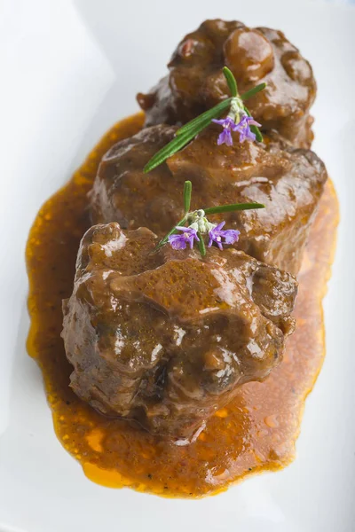 Oxtail stew decorated with rosemary flowers — Stock Photo, Image