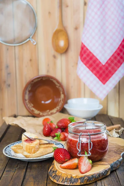 Marmellata di fragole fatta in casa — Foto Stock