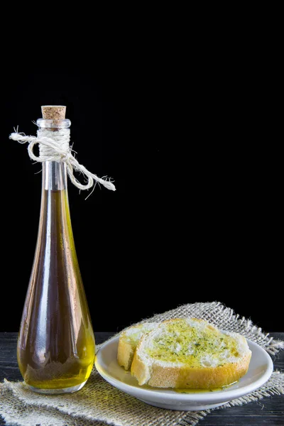 Extra virgin olivolja och brödskivor — Stockfoto