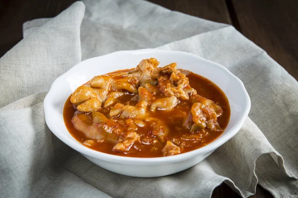 Crubeens med tomatsås och bröd — Stockfoto