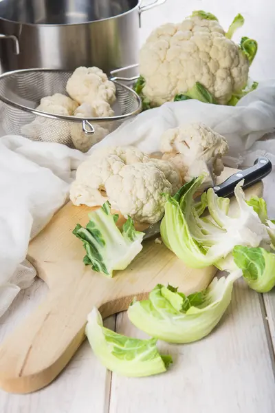 Raw cauliflower on the table of the kitchen — Stock Photo, Image