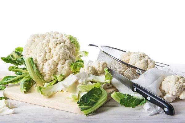 Fresh cauliflower on the cutting board — Stock Photo, Image