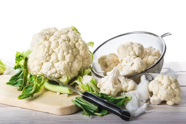 Fresh cauliflower on the cutting board — Stock Photo, Image