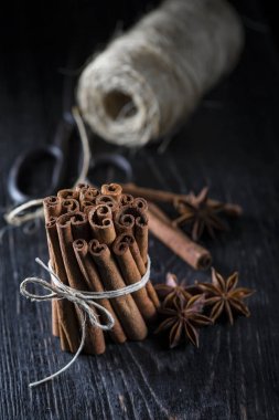 Tarçın grup karanlık tarzı