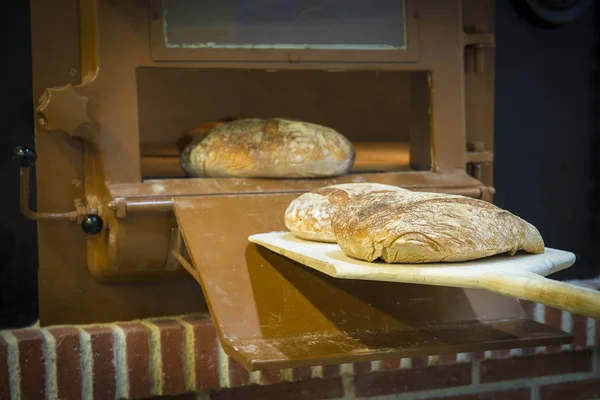 Traditioneller Holzofen in einer Bäckerei — Stockfoto