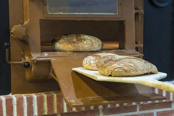 Traditional wood oven in a bakery — Stock Photo, Image