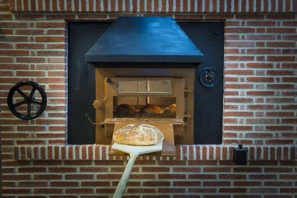 Horno de leña tradicional en una panadería — Foto de Stock