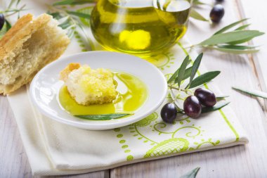 Sızma zeytinyağı ile ekmek