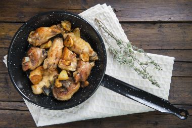 Büyükanne tarzı derin kızarmış tavuk