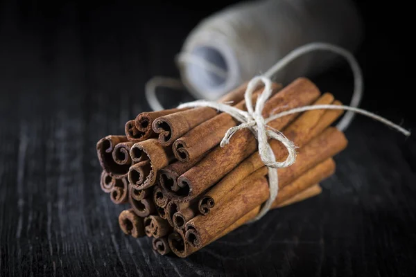 Cinnamon sticks tied with a piece of rope — Stock Photo, Image