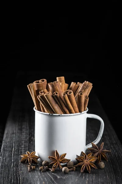 Porcelain cup full of cinnamon sticks — Stock Photo, Image