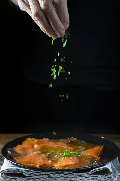 Molho de salmão gravlax com azeite e endro — Fotografia de Stock