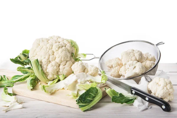 Fresh cauliflower on the cutting board — Stock Photo, Image