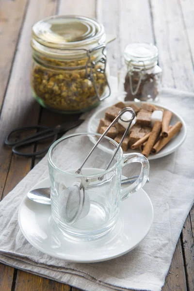 Сушеные ромашковые цветы для приготовления ромашкового чая — стоковое фото