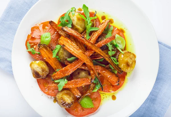 Tomat och bakad grönsakssallad — Stockfoto