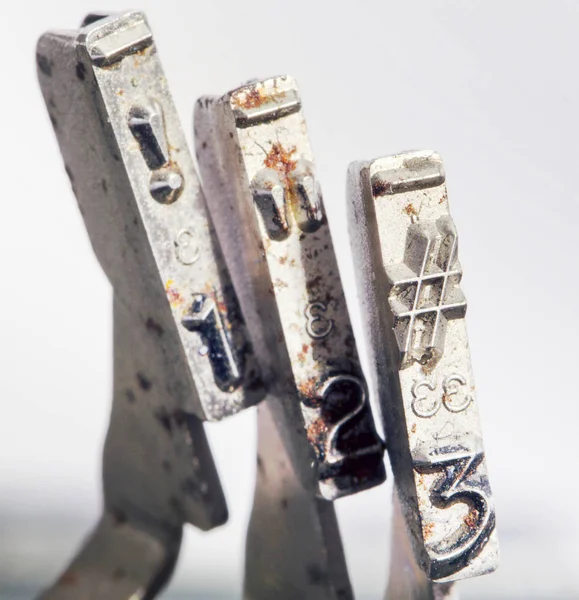 Velho máquina de escrever martelos macro — Fotografia de Stock