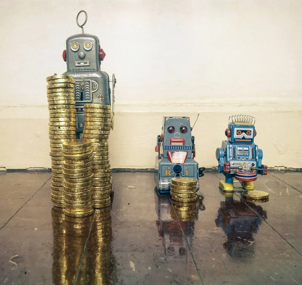 Tres robots piso de dinero —  Fotos de Stock
