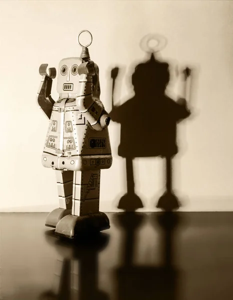 Робот-реєстратор Рой своїми руками вгору в монохромному — стокове фото