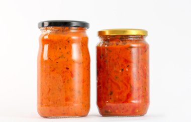 Geleneksel Makedon gıda. Ajvar ve lutenitza kavanoza. ev yapımı ürün
