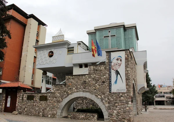 SKOPJE, MACEDONIA - OUTUBRO 18,2016:: Memorial House of Mother Teresa in Skopje Museum of Mother Teresa Humanitarian Worker and Nobel Prize Winner in Skopje, Macedonia . — Fotografia de Stock