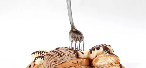 Pedaços de bolo de chocolate e enchimento de baunilha . — Fotografia de Stock