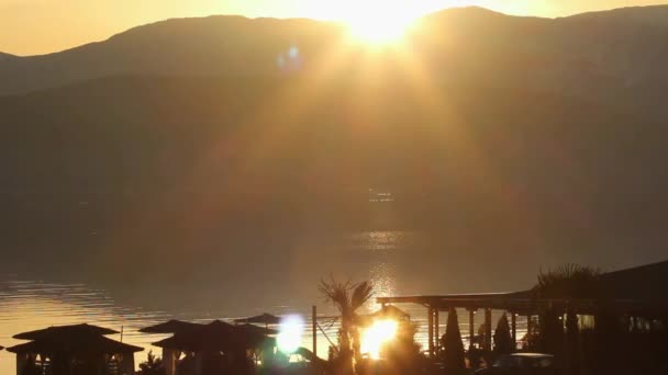 Zachód słońca nad jeziorem Prespa w Macedonii — Wideo stockowe