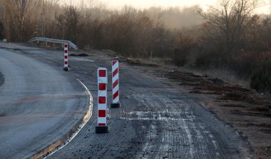 Eski yolda asfalt onarım