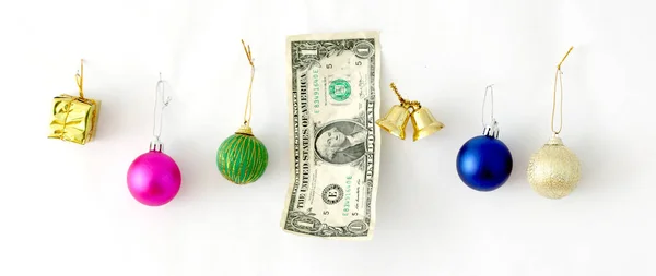Ein Dollar mit weihnachtlichen Deko-Elementen — Stockfoto