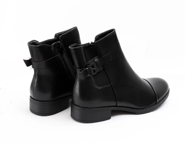 Elegantes botas negras para hombre aisladas en blanco —  Fotos de Stock