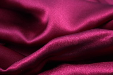 duygulara hitap eden düz kırmızı saten