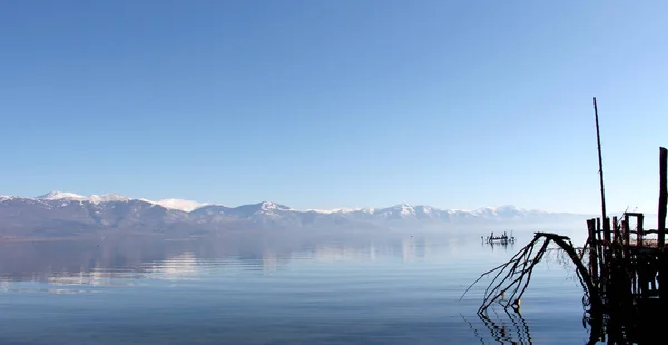 Prespanské jezero v Makedonii v zimě — Stock fotografie