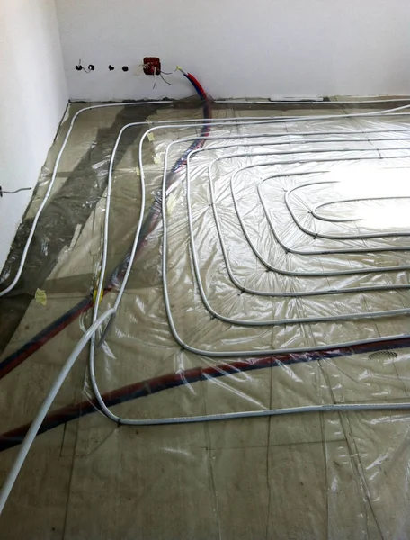 Underfloor heating installation. Close up on water floor heating system interior. plumbing pipes. Individual Heating. — Stock Photo, Image