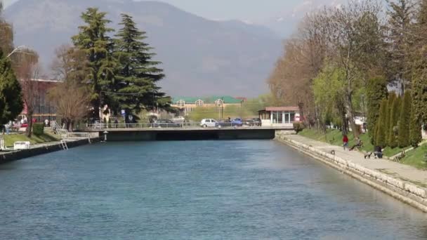 Чорний Drim річка тече-аут, Охридське озеро — стокове відео