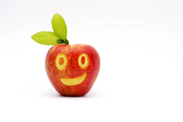 Rode appel, lachend gezicht, voedsel concept — Stockfoto