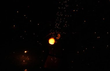 Ne zaman kaynak çelik yapıların duman jetler ve Sparks