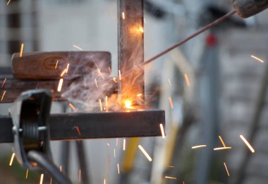 Ne zaman kaynak duman jetler ve Sparks